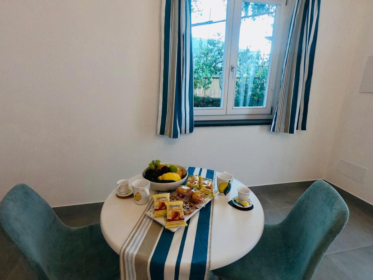 Flavia'S Lemons Panzió Sorrento Kültér fotó